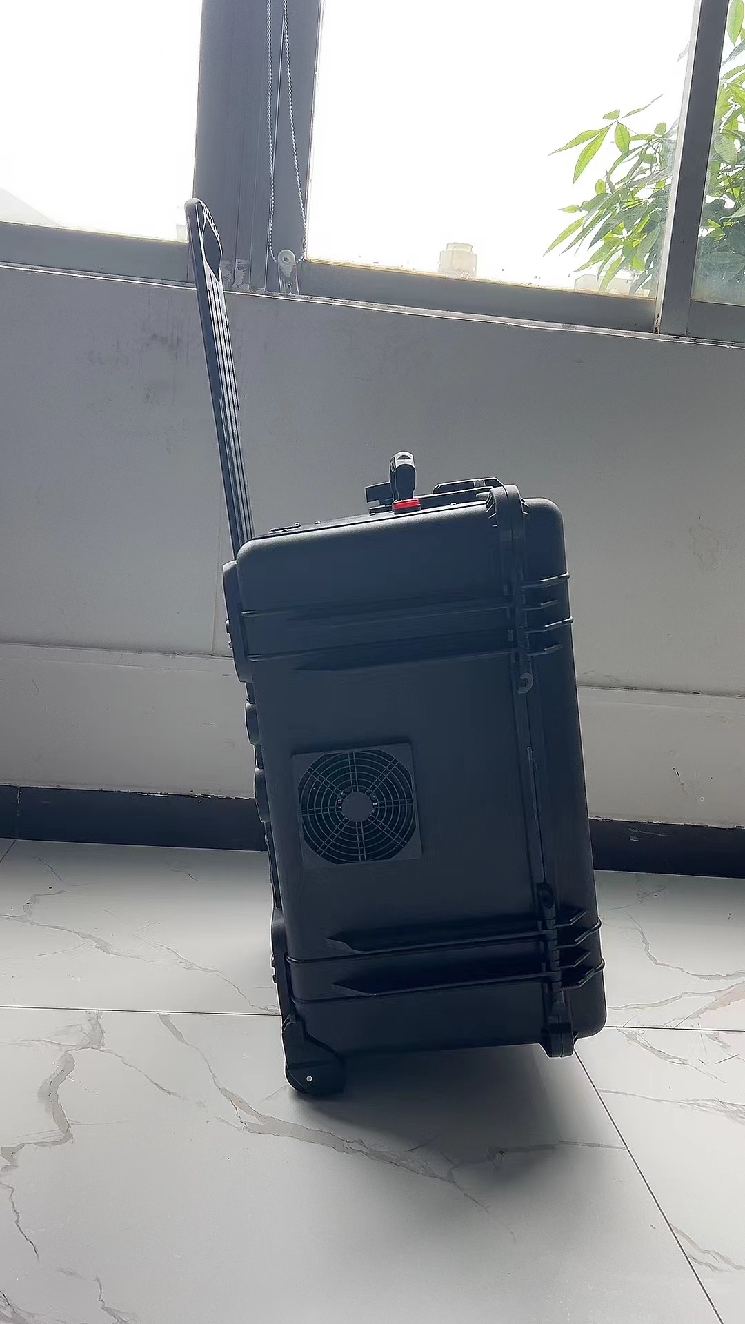 东海手拉箱型移动通信干扰器